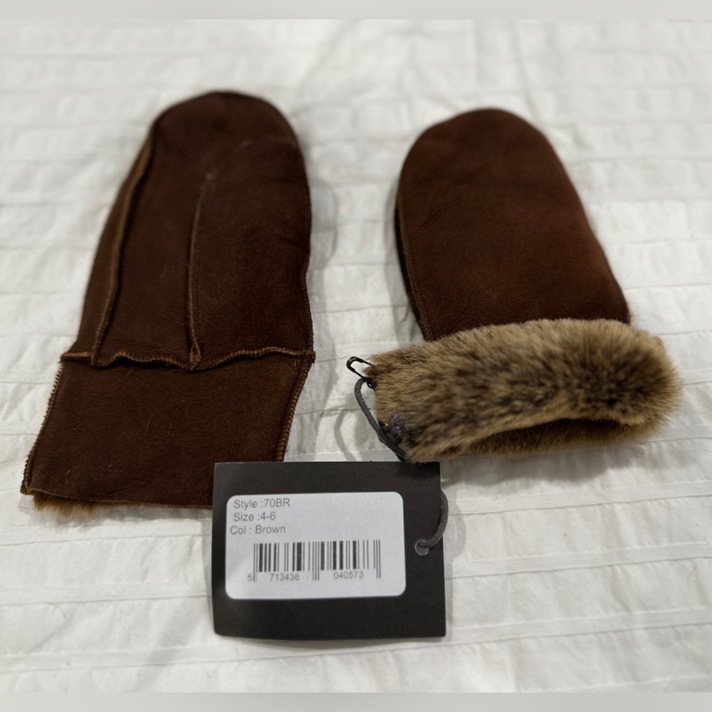 NWT - Brown Suede Sheep Mitts - sz 4-6Y